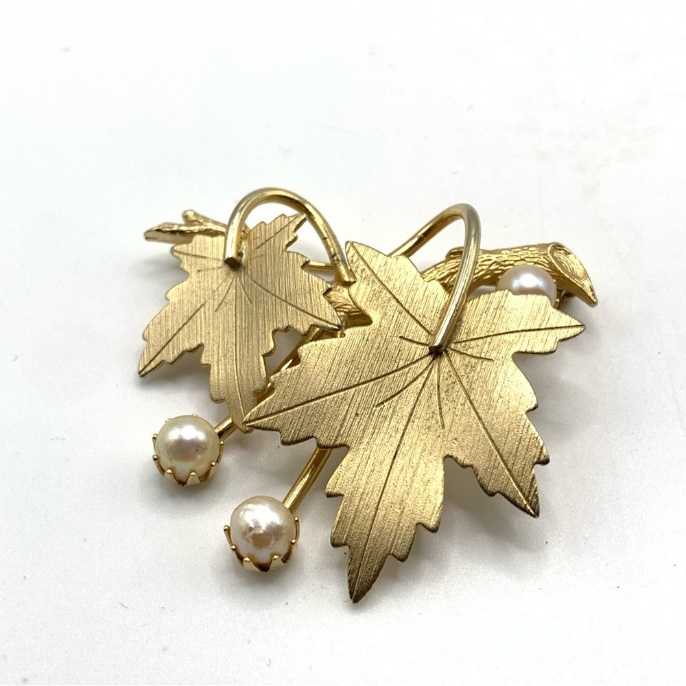 Vintage Sarah Coventry Elegant Gold Leaf Pearl Earrings